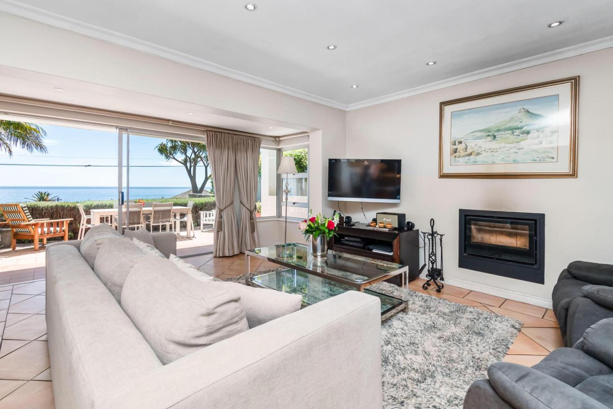 Atlantic Sunsets With Magnificent Uninterrupted Ocean And Mountain Views In Camps Bay Villa *