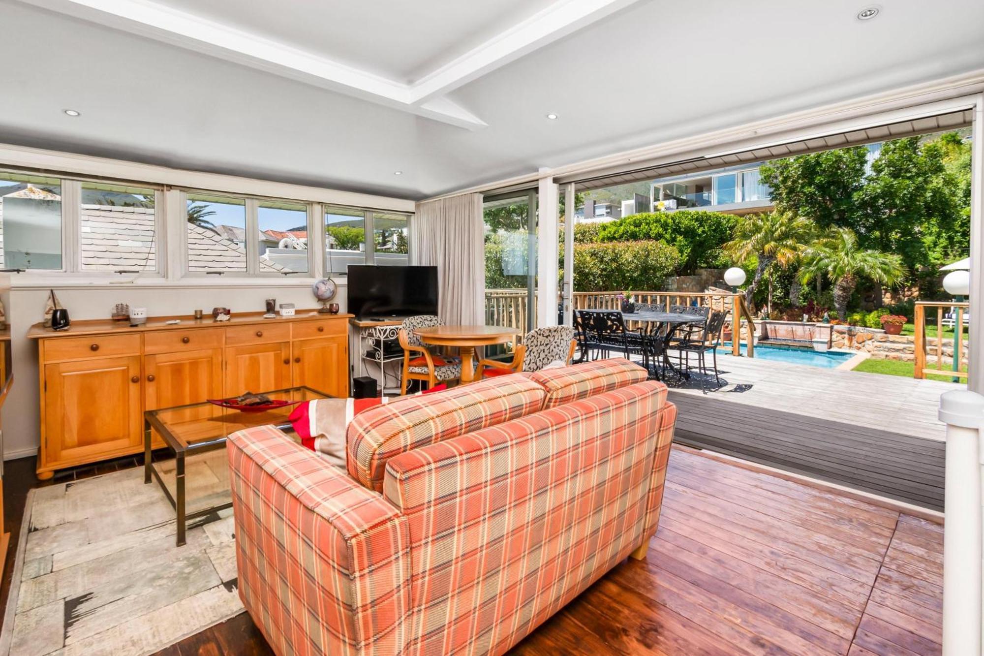 Atlantic Sunsets With Magnificent Uninterrupted Ocean And Mountain Views In Camps Bay