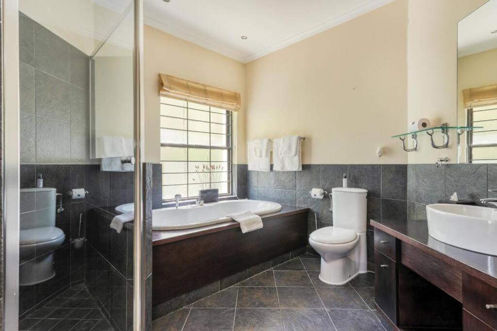 Villa Sol Camps Bay - Family With 360 Views *