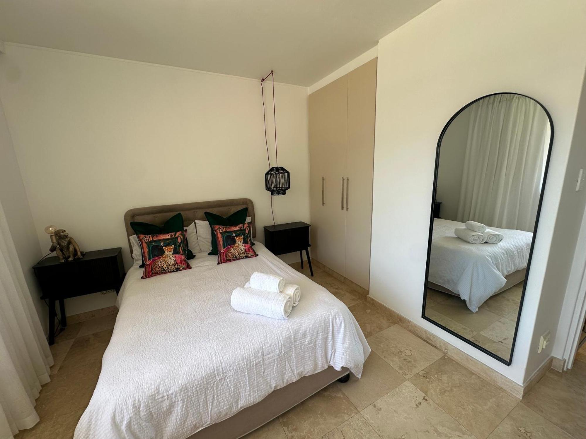 Apartment Vibrant Beachfront Getaway In Camps Bay Cape Town