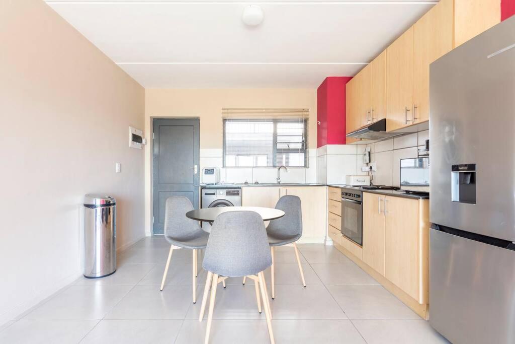 Apartment The Cozy Retreat, 2-bedroom In Parklands, *