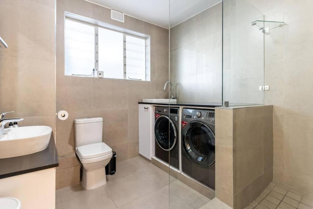 Apartment Emerald Horizon Mouille Point - Views & Location