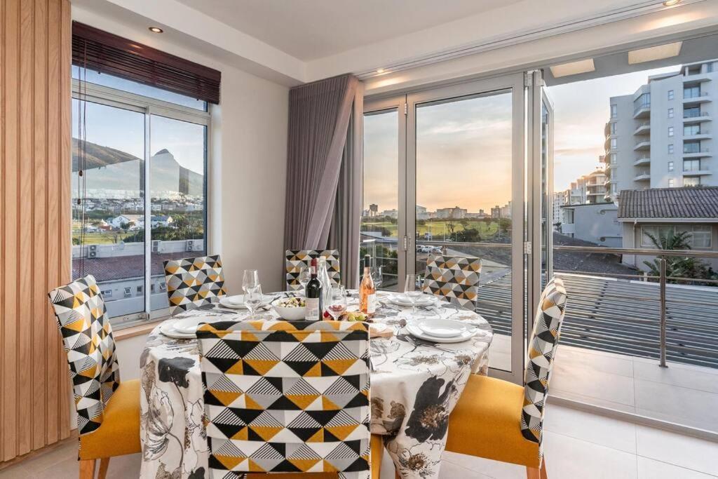 Emerald Horizon Mouille Point - Views & Location