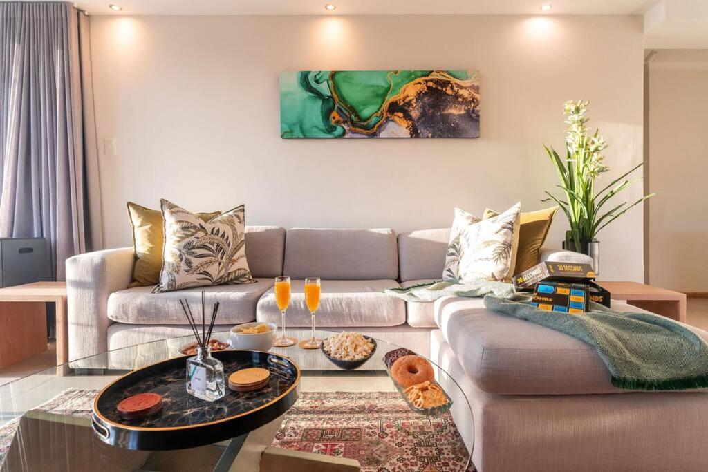 Apartment Emerald Horizon Mouille Point - Views & Location *