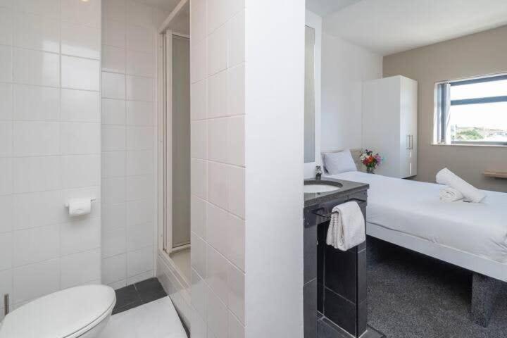 Metropole 2nd Floor With Shared Amenities Apartment