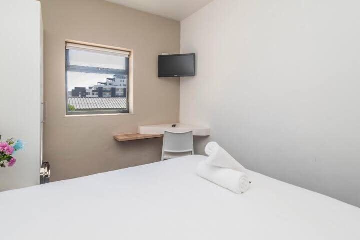Metropole 2nd Floor With Shared Amenities Cape Town