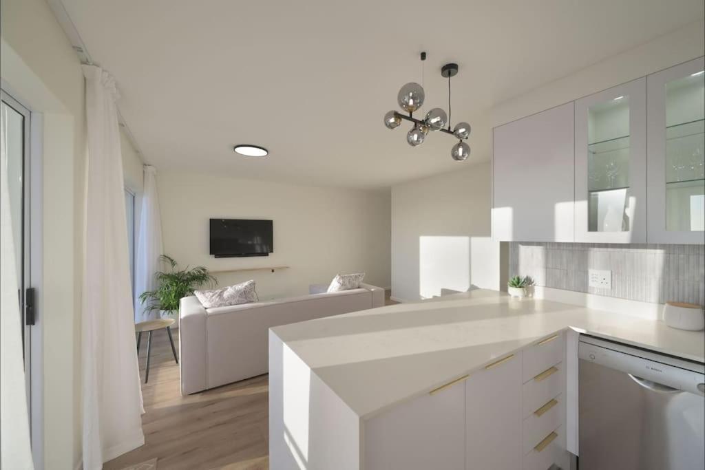 The Lighthouse - Sea View Apartment *