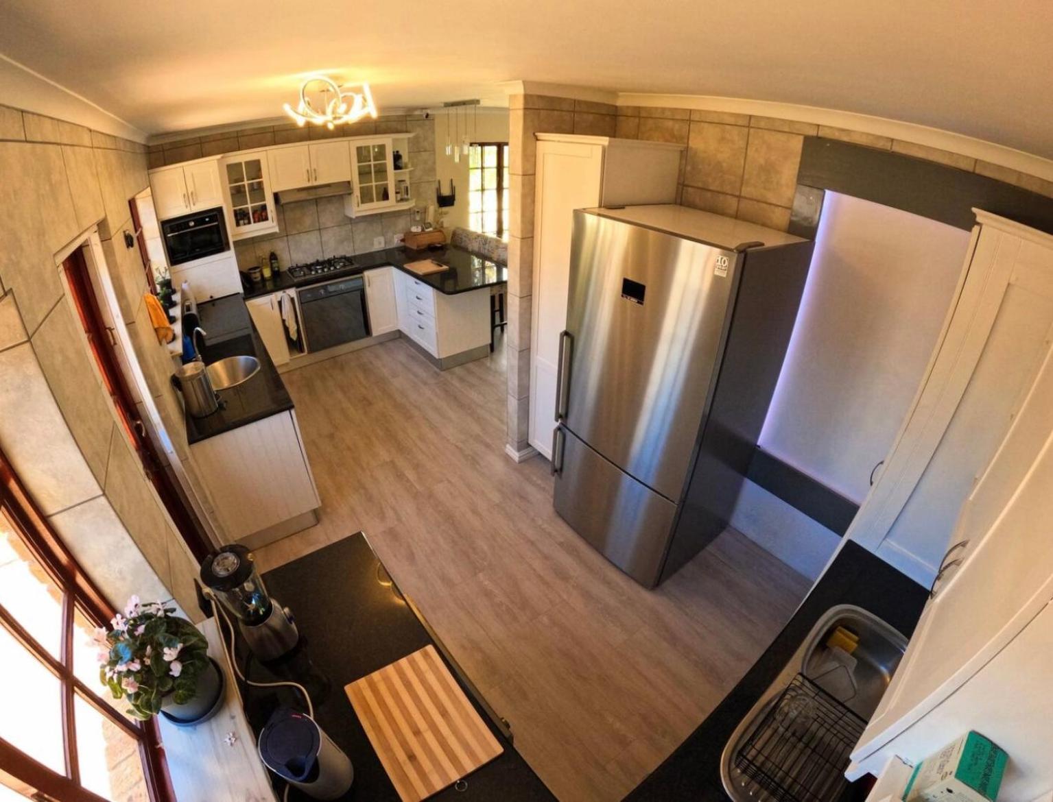 Spacious Cosy With Own Bathroom, No Load Shedding * Cape Town