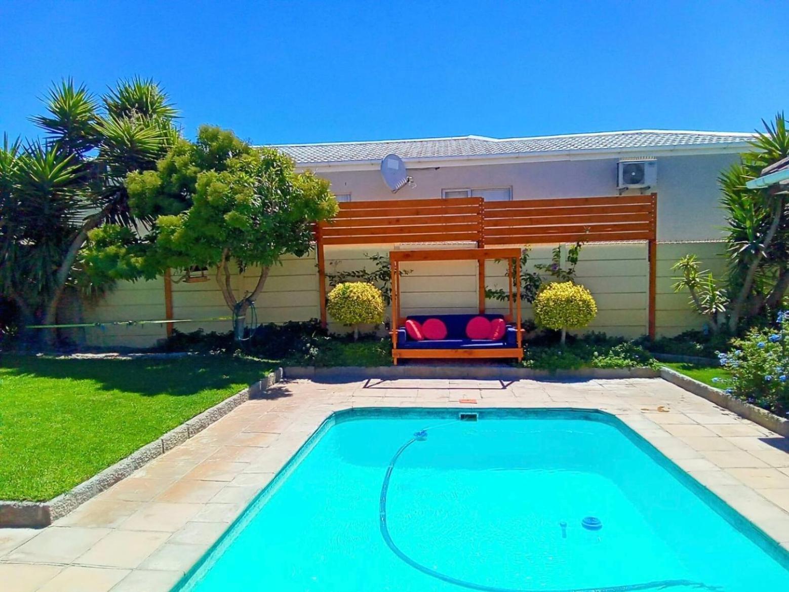 Spacious Cosy With Own Bathroom, No Load Shedding