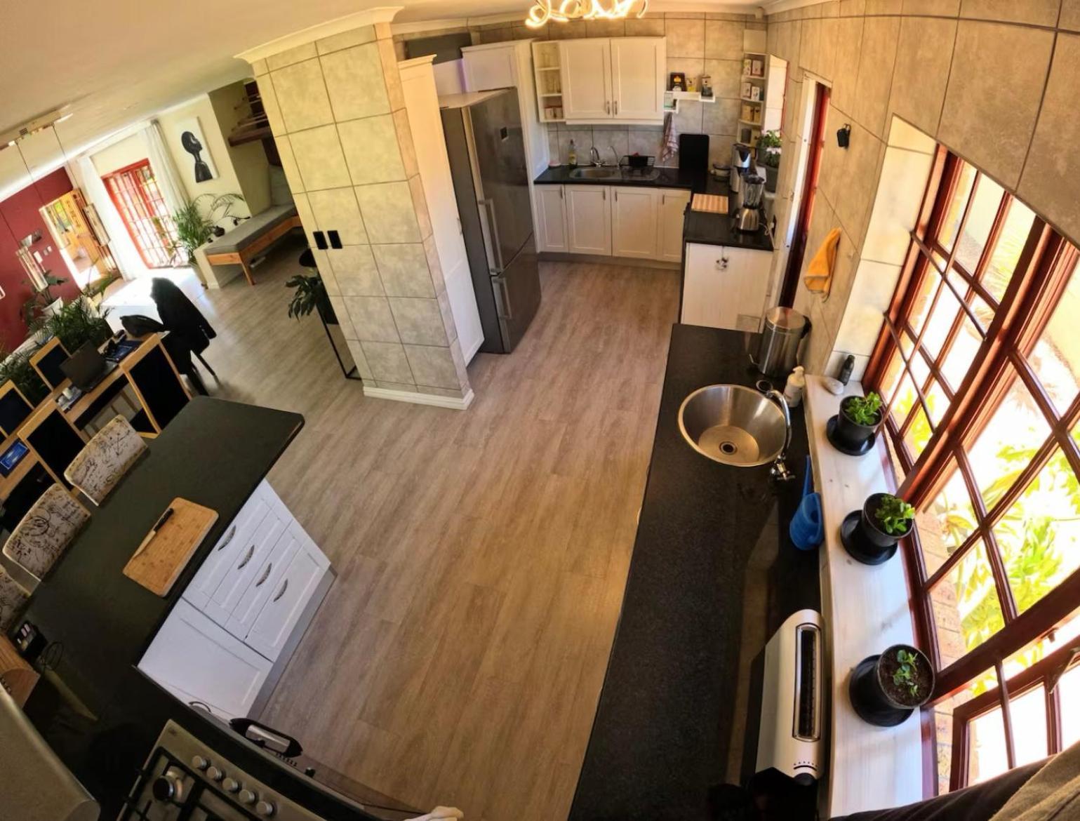 Spacious Cosy With Own Bathroom, No Load Shedding Homestay