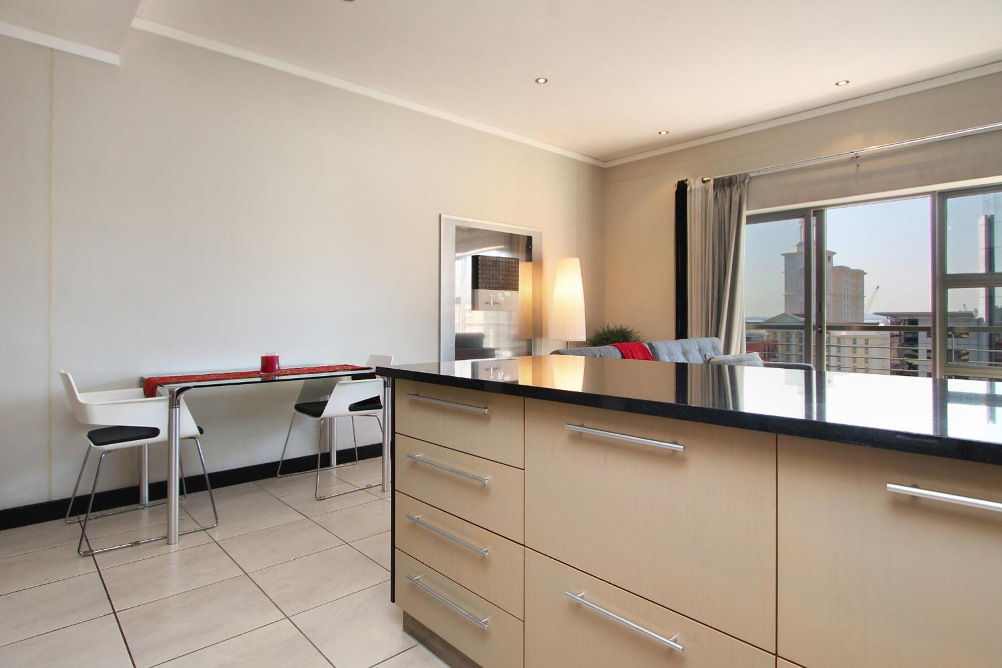 Full Power, Central, Walk To Restaurants & Waterfront, Pool & Ac Apartment Cape Town