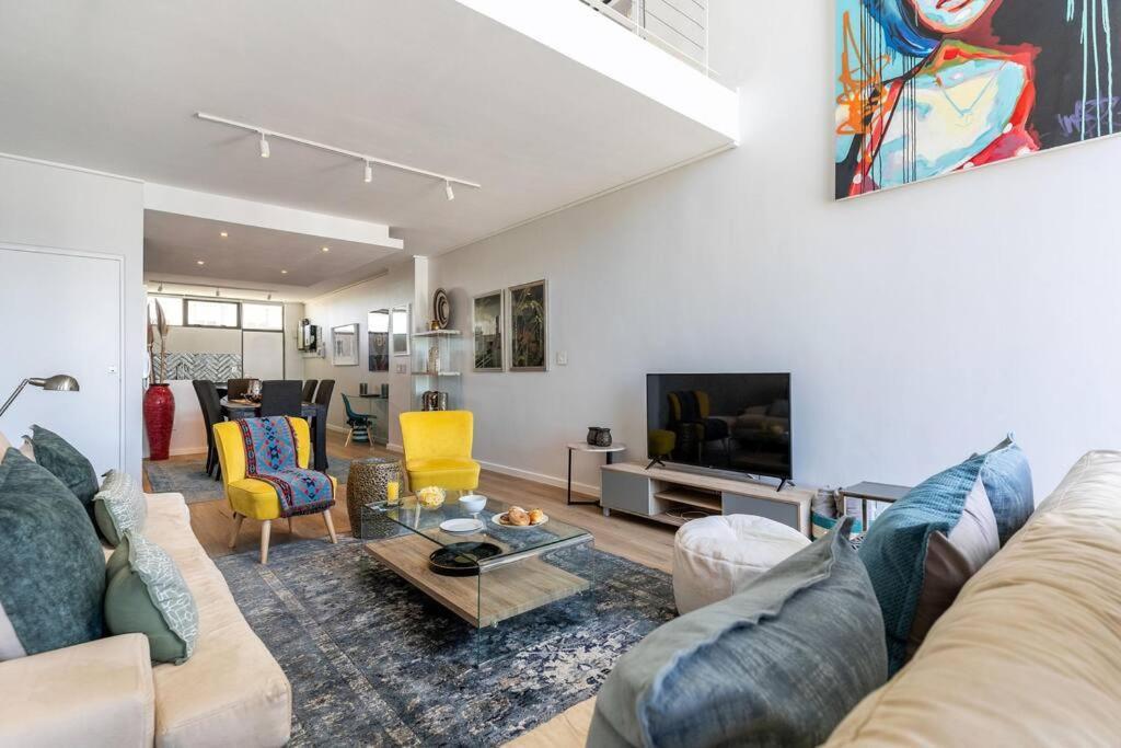 Urban Palette - Modern & Artistic Point * Cape Town