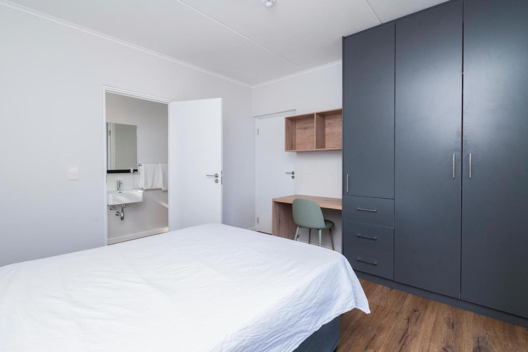 Modern Metropole East Of Main In Sea Point *
