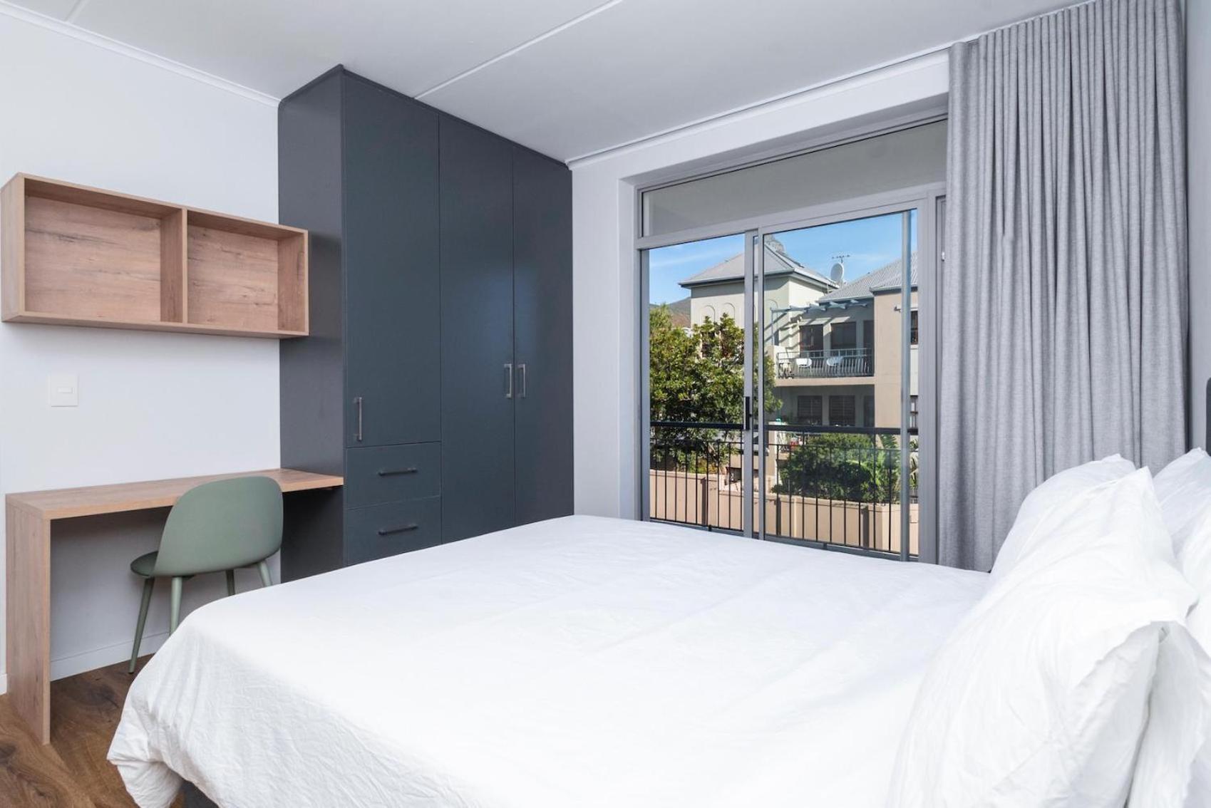 Spacious Retreat At The Metropole East Of Main Apartment *