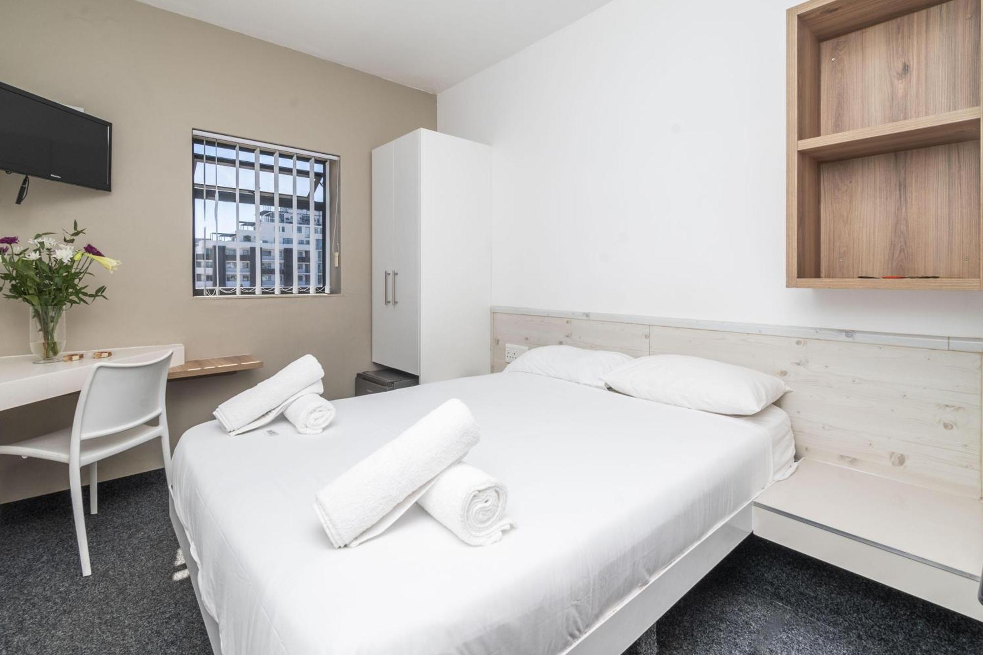 Metropole Point: Chic 2nd Floor Apartment