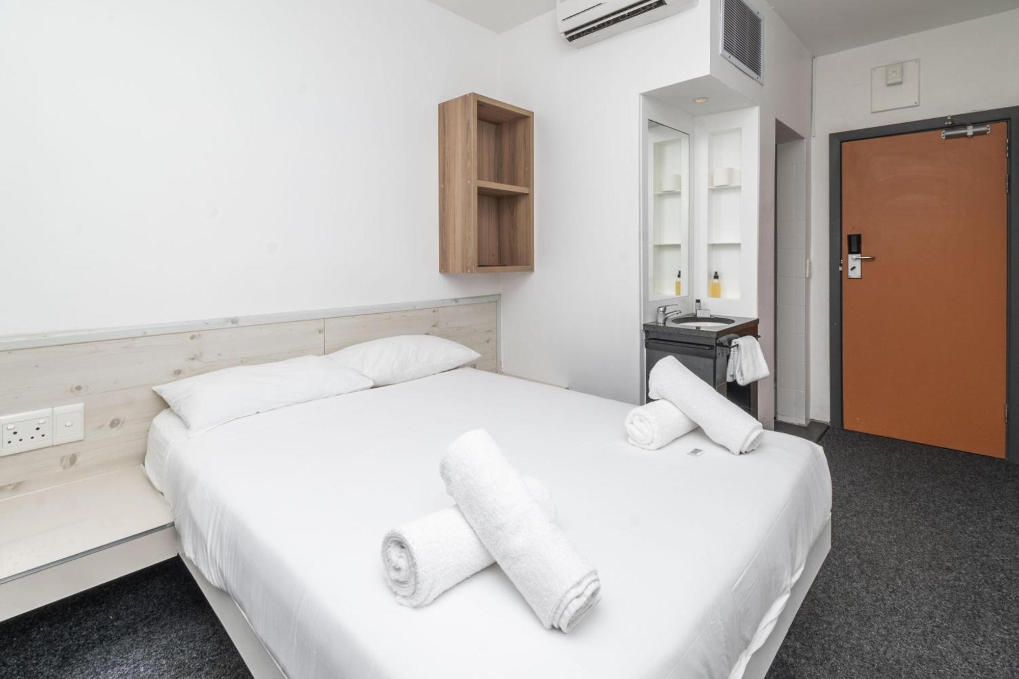 Metropole Point: Chic 2nd Floor Apartment *