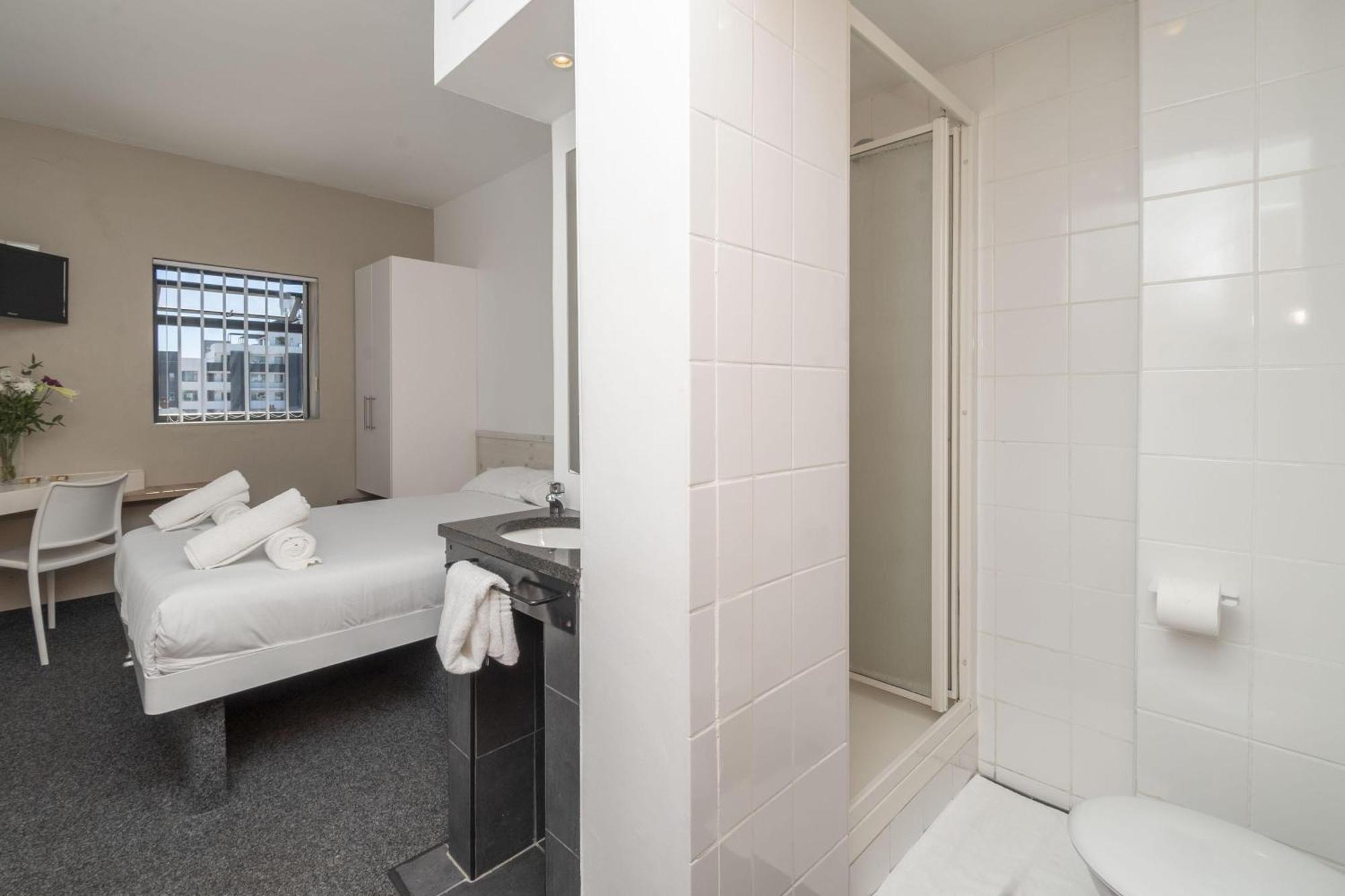 Metropole Point -private 2nd Floor Apartment Cape Town