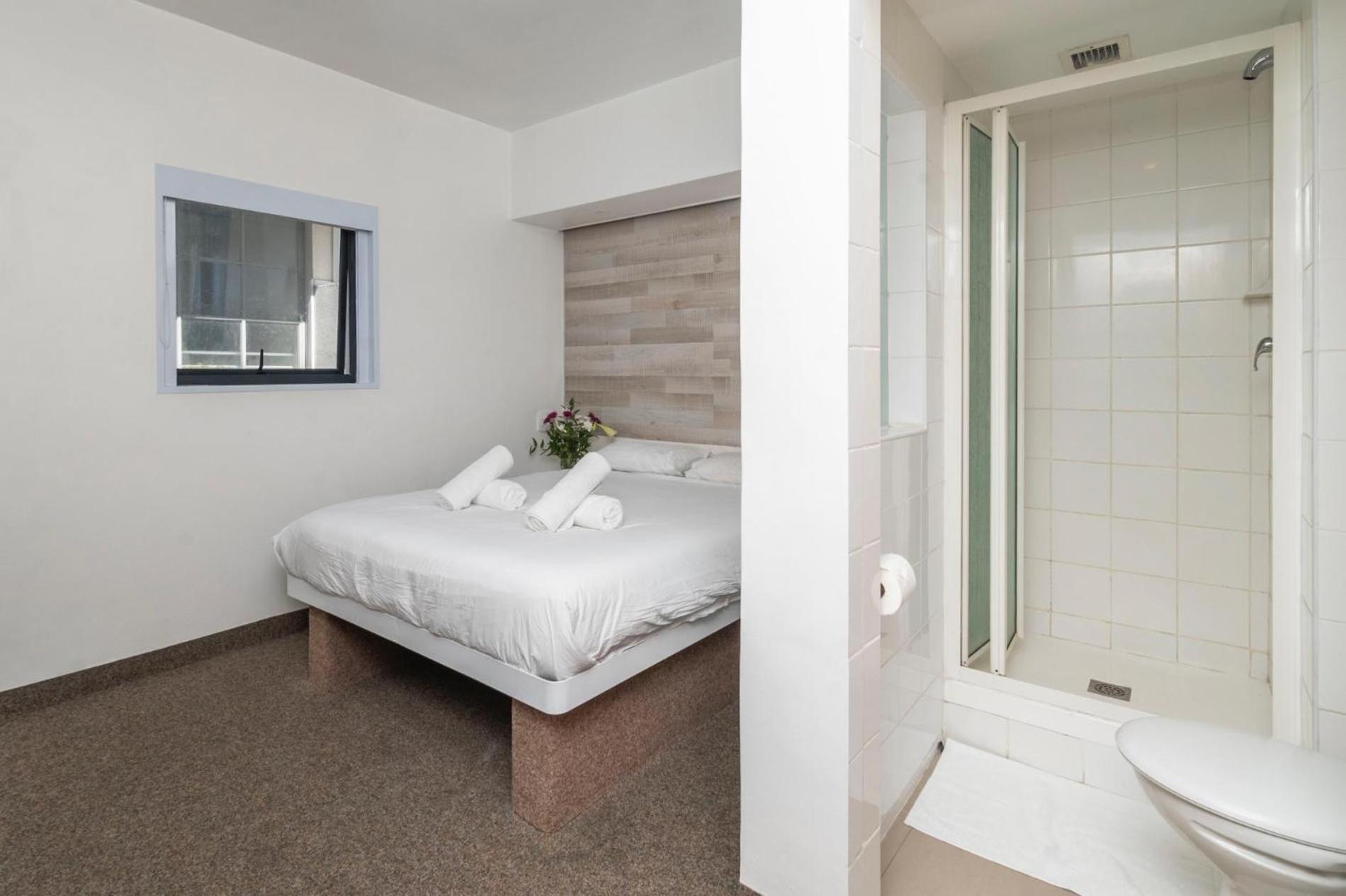 Metropole Private In Social Setting *