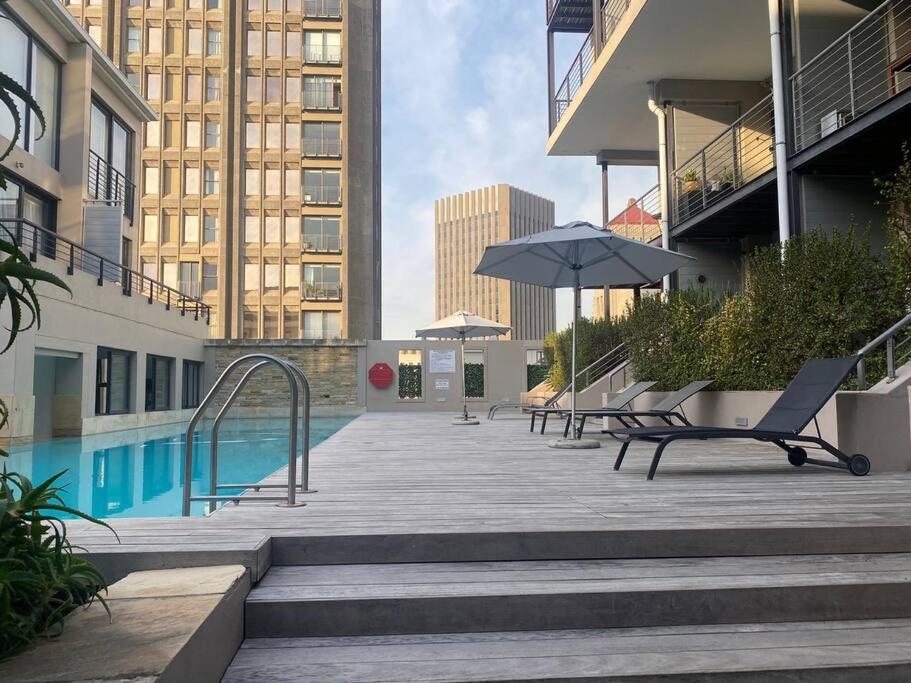 Beautiful Haven 2gyms With Pool & Parking Apartment