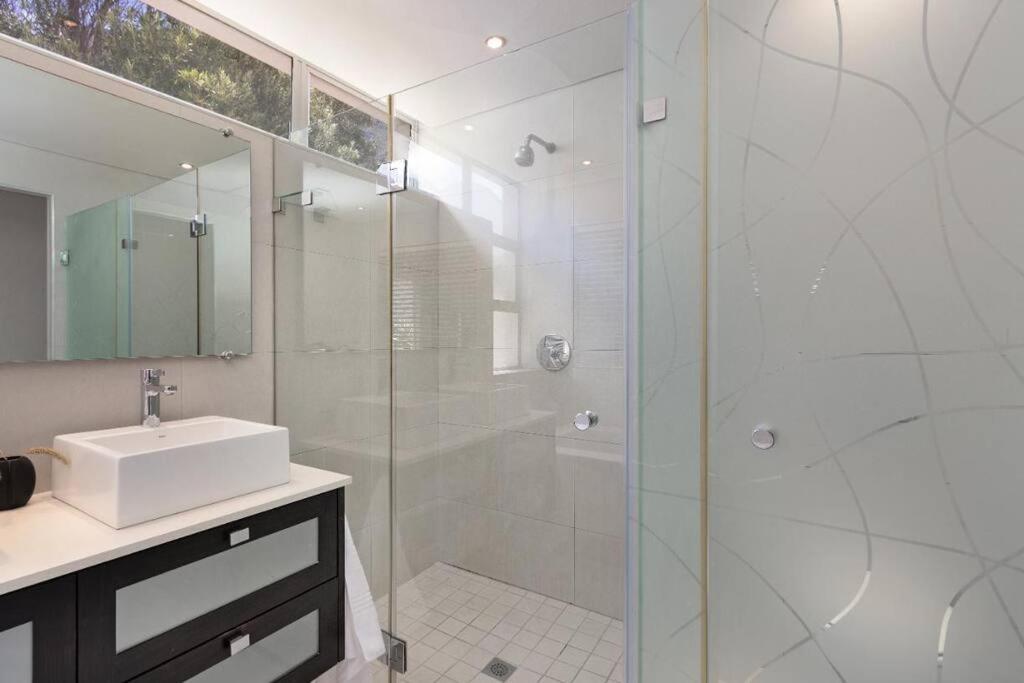 Camps Bay Grace - With Pool And Ocean Views Villa *