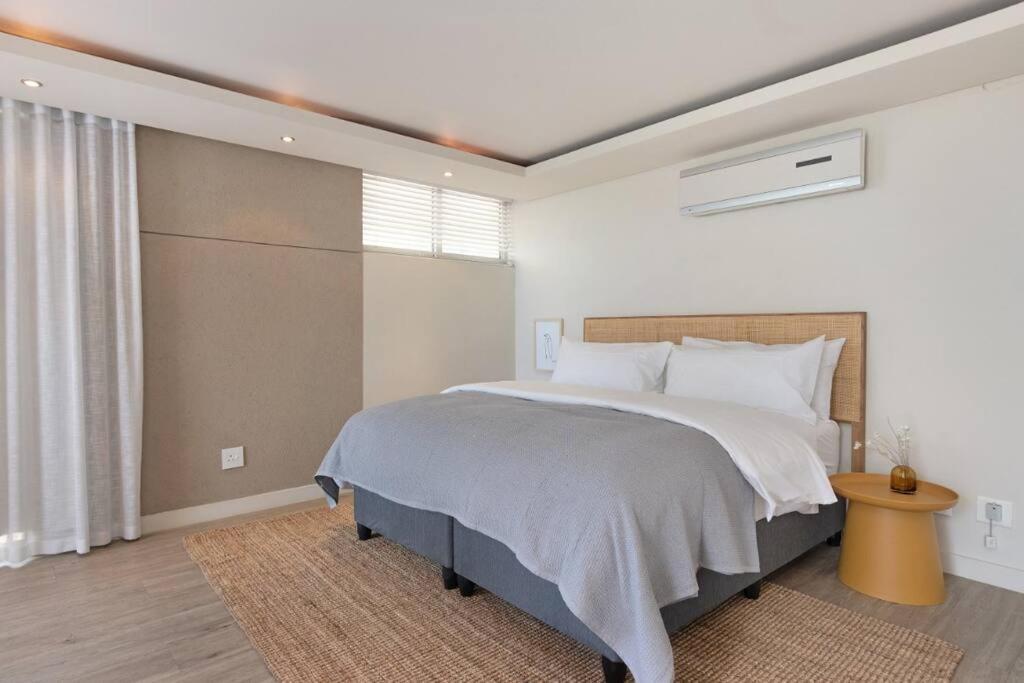 Camps Bay Grace - With Pool And Ocean Views Villa Cape Town