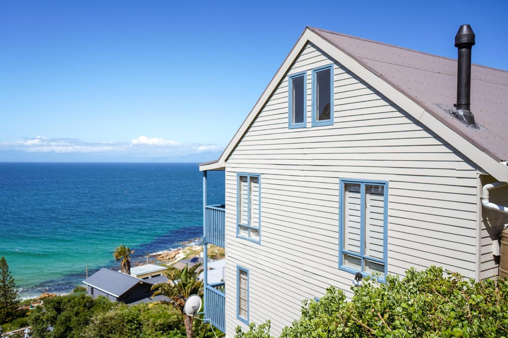 Starboard House - Characterful House Above Glencairn - Sleeps 6 *