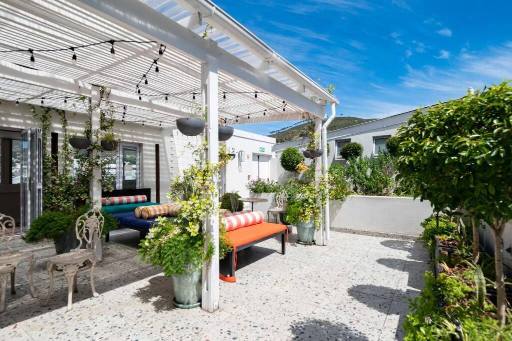 Charming One Bedroom Apartment *