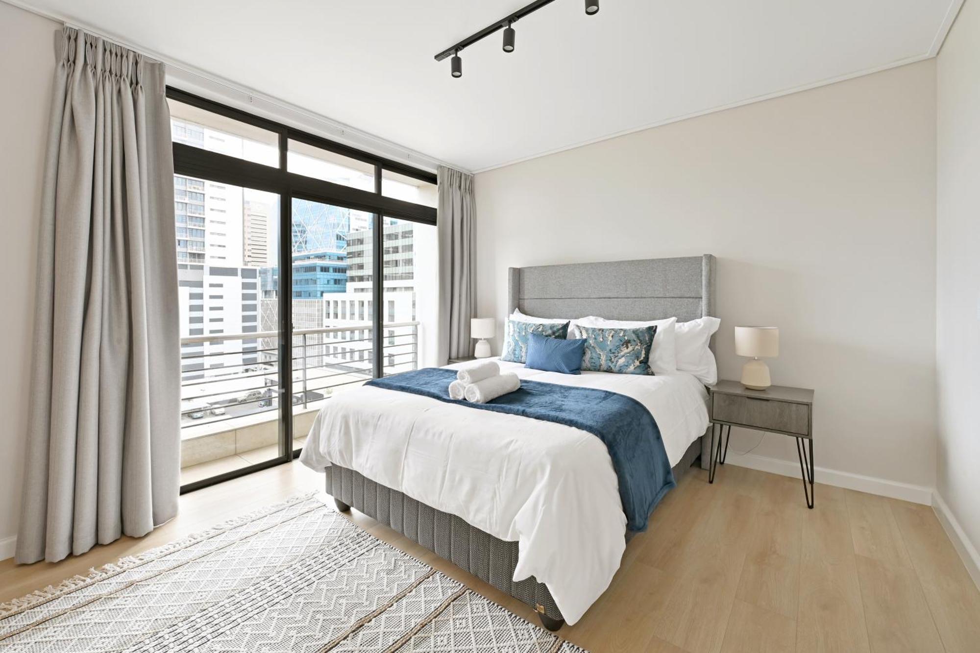Luxury In De Waterkant With Amazing Views And Spacious * Cape Town