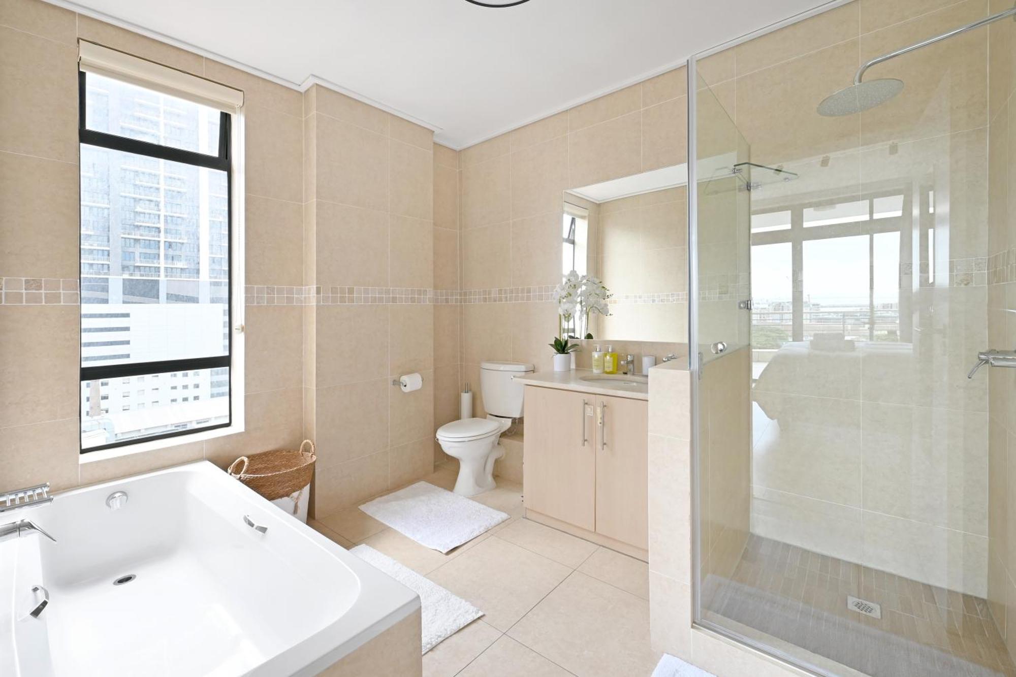 Luxury In De Waterkant With Amazing Views And Spacious