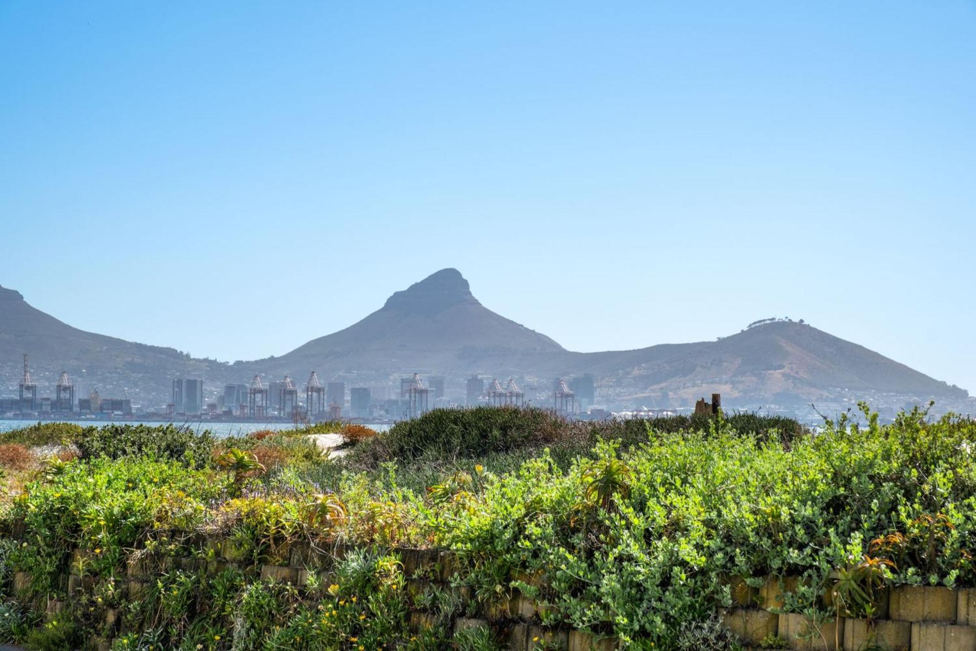 Leisure Bay 125 By Host Agents *