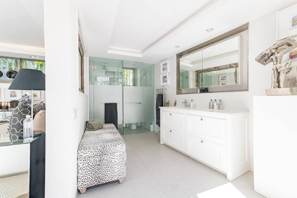 Paradise 4 Bed5bath, Cliftonbeach-lionshead Views *