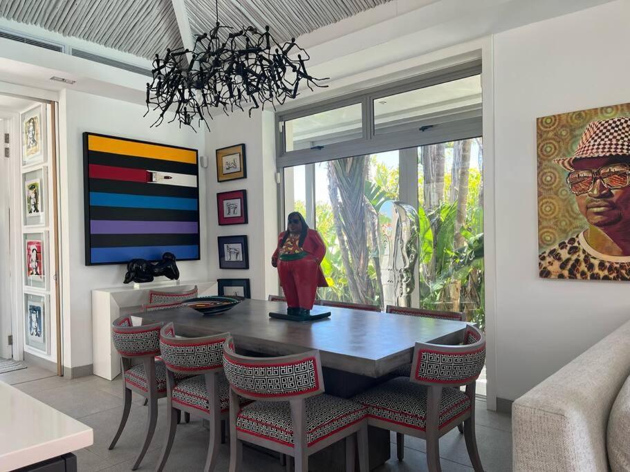 Villa Paradise 4 Bed5bath, Cliftonbeach-lionshead Views Cape Town