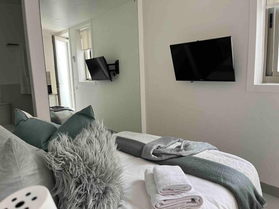 Paradise 4 Bed5bath, Cliftonbeach-lionshead Views Villa