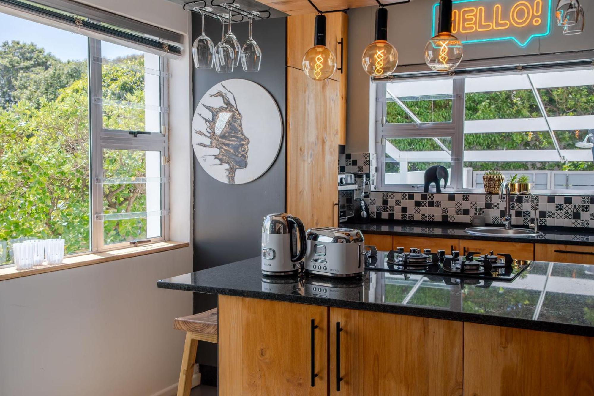 Tranquil Waterfront Hideaway With Stunning Views Holiday home *