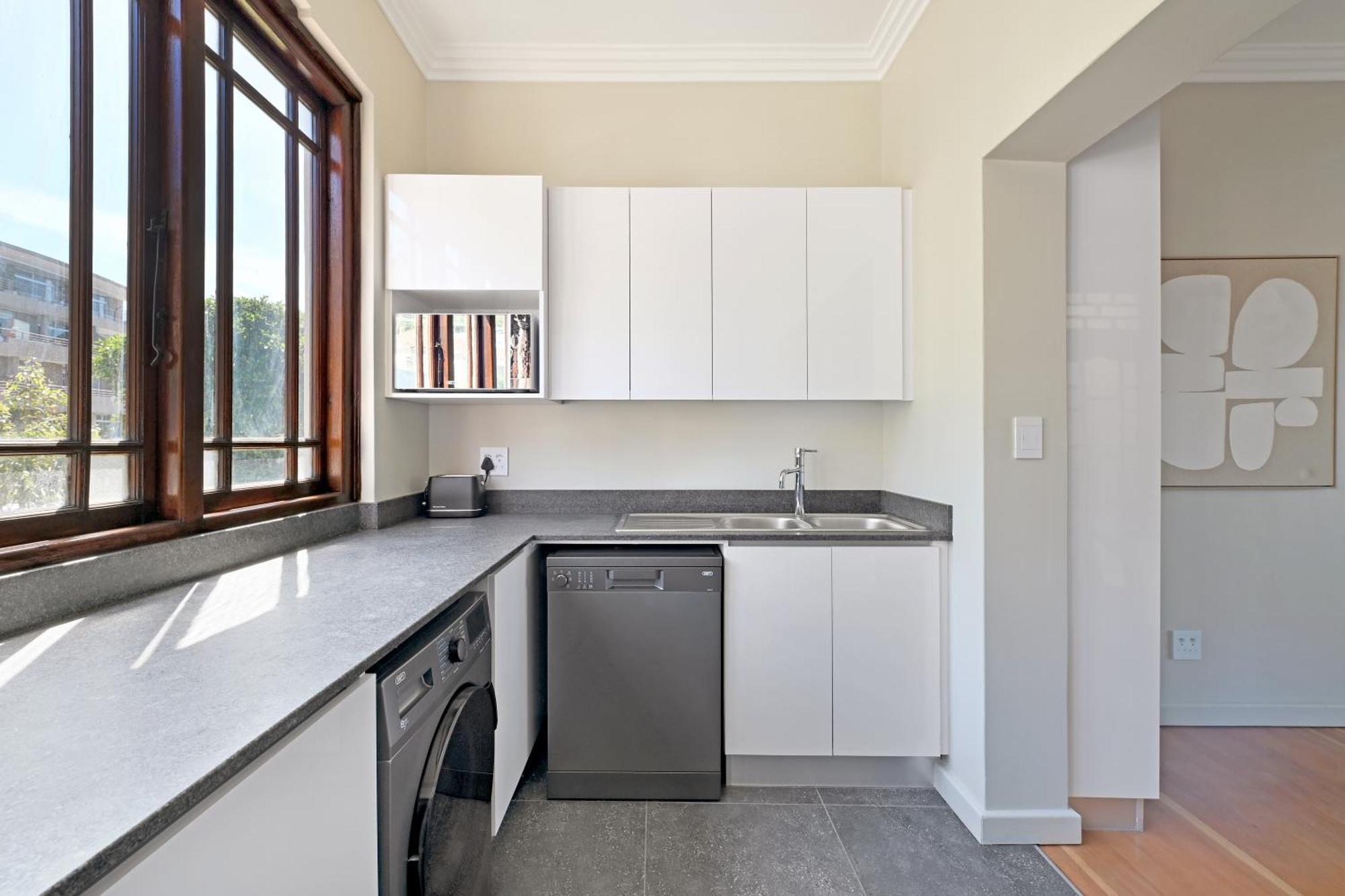 Stylish 2 Bedroom Ensuite With Beautiful Views Cape Town