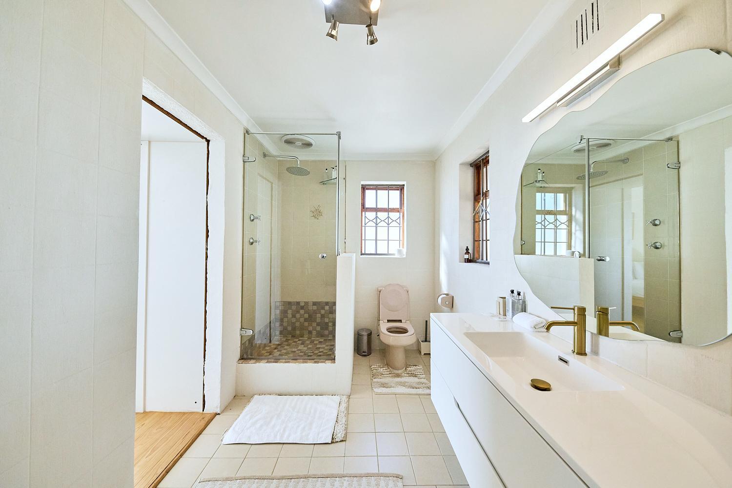 Mountain Oasis - Views, Pool, Hot Tub & Inverter Apartment