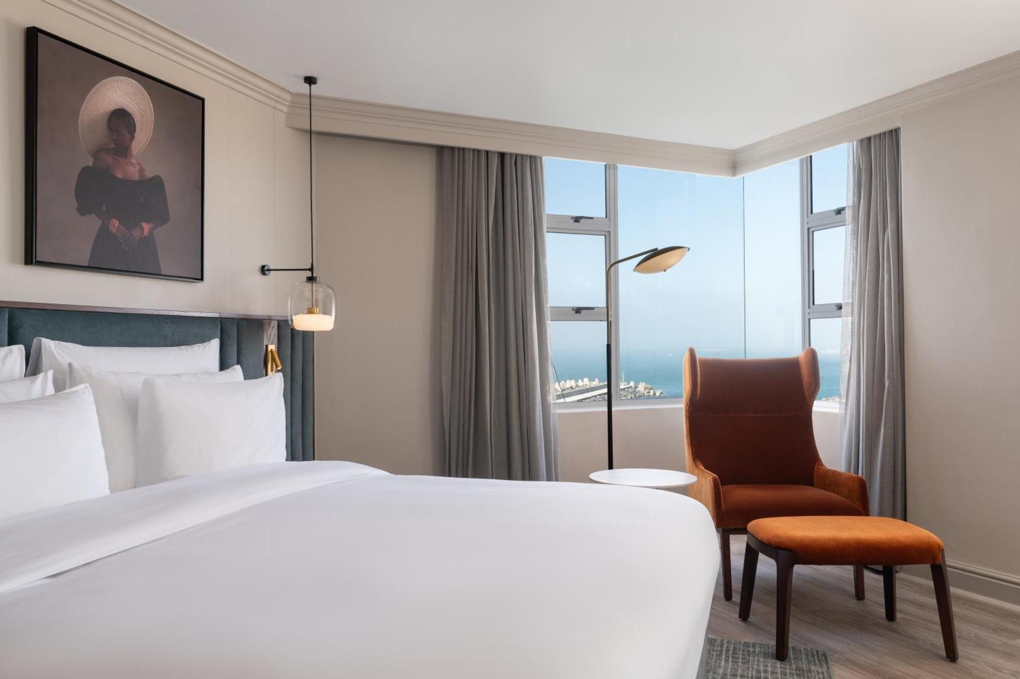 Radisson Collection Hotel, Waterfront Hotel