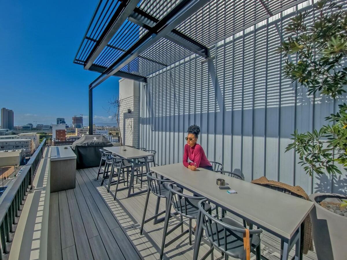 Bright Natural Light, Secure, Wifi,6th Floor Views *