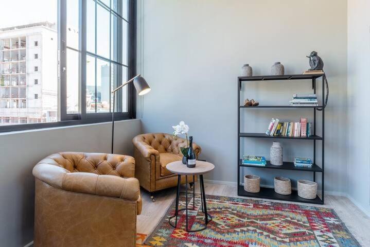 Apartment Loft Style In Of The Heart Of East City. Views&balcony Cape Town