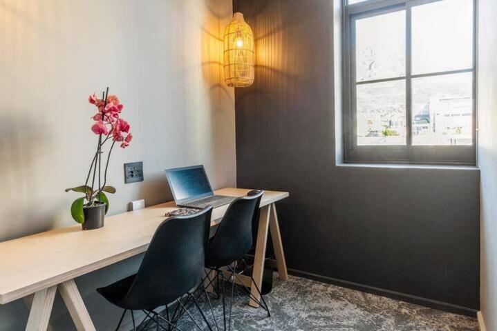 Loft Style In Of The Heart Of East City. Views&balcony *