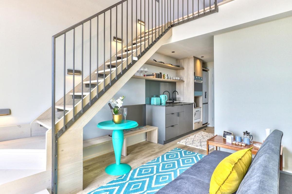 Loft Style In Of The Heart Of East City. Views&balcony *