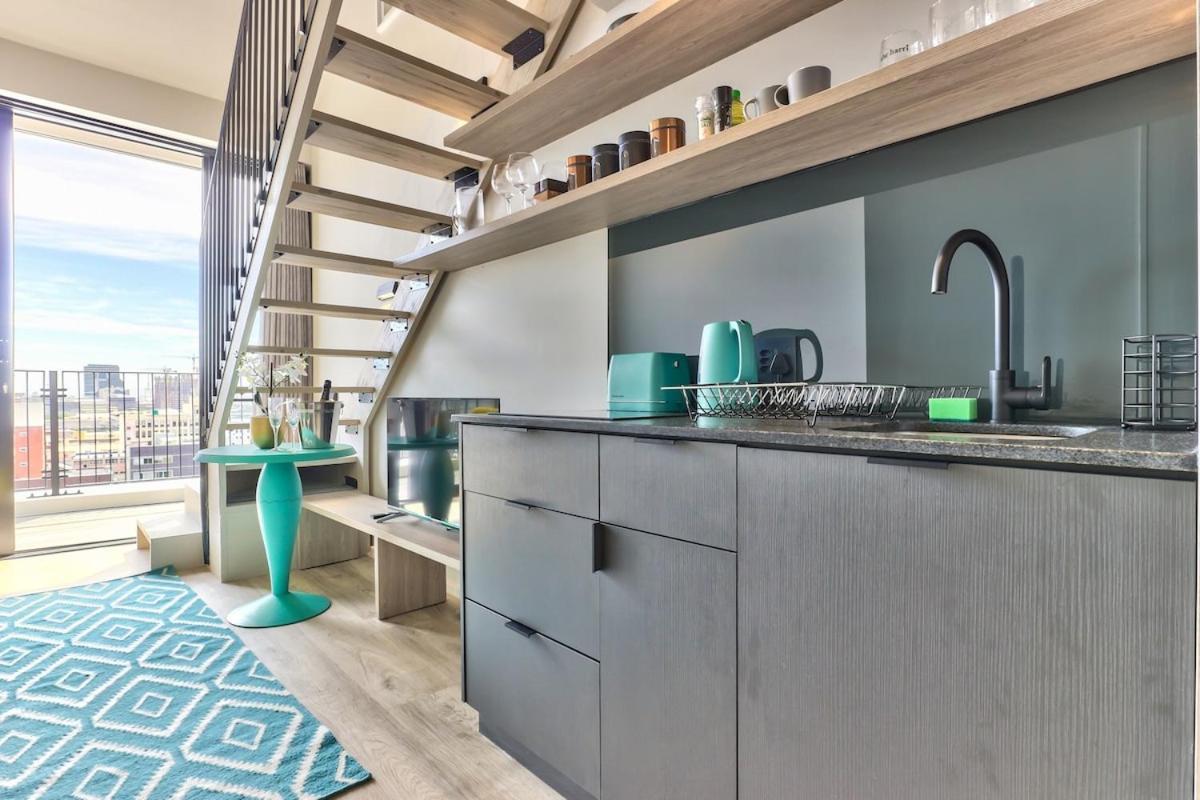 Apartment Loft Style In Of The Heart Of East City. Views&balcony *