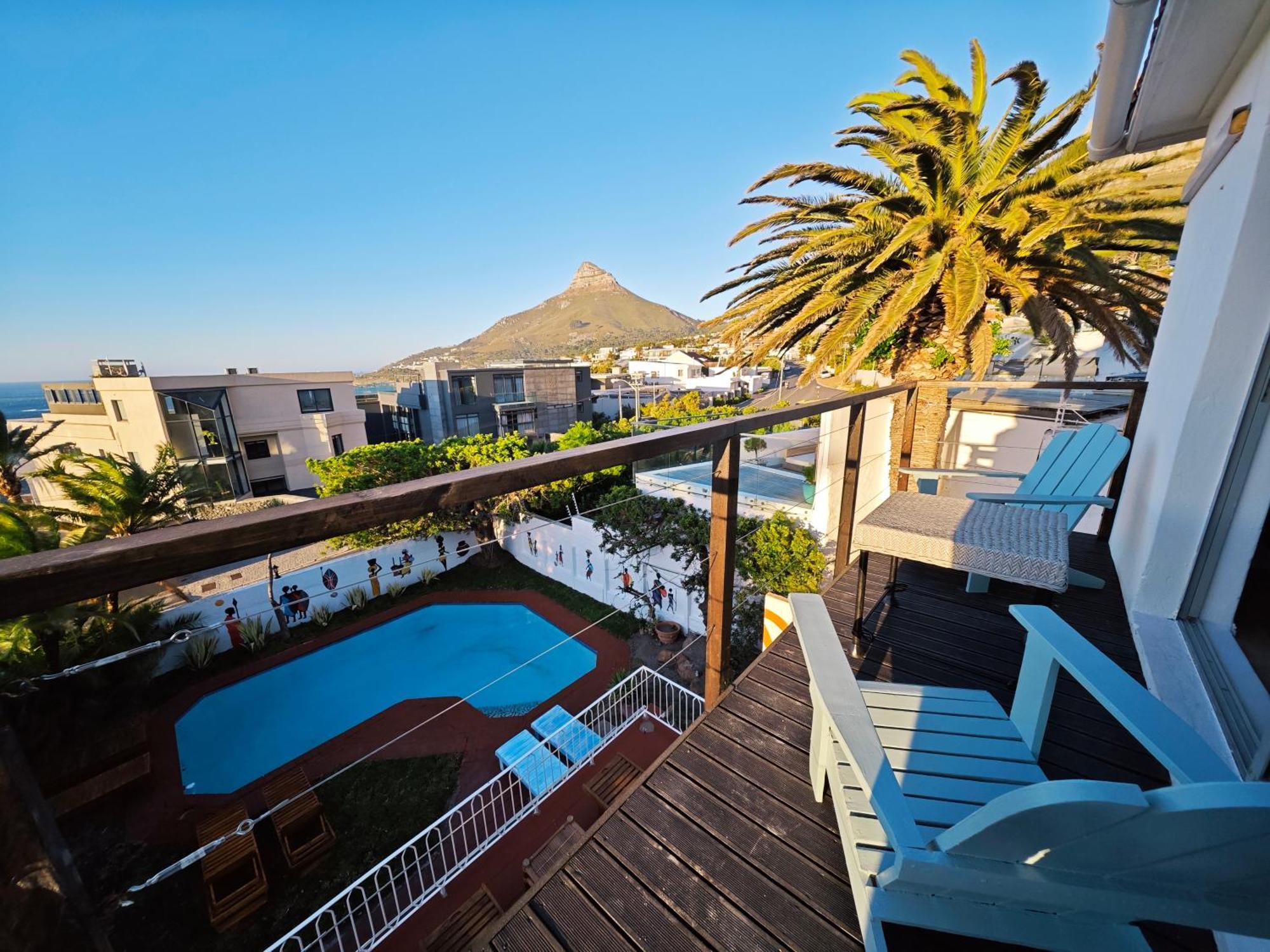 Guest house Beachwave Camps Bay Cape Town