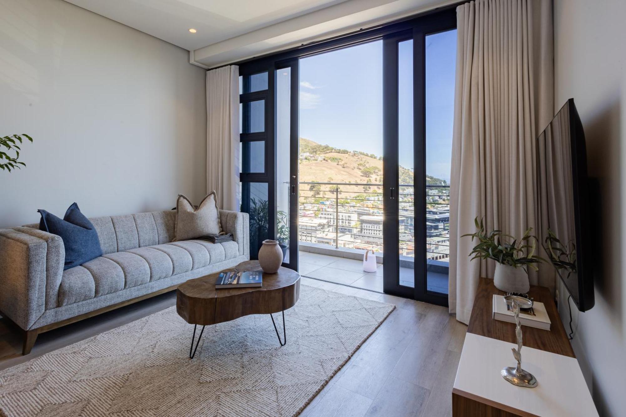 26th Floor Exclusive Sky Overlooking The Ocean Apartment
