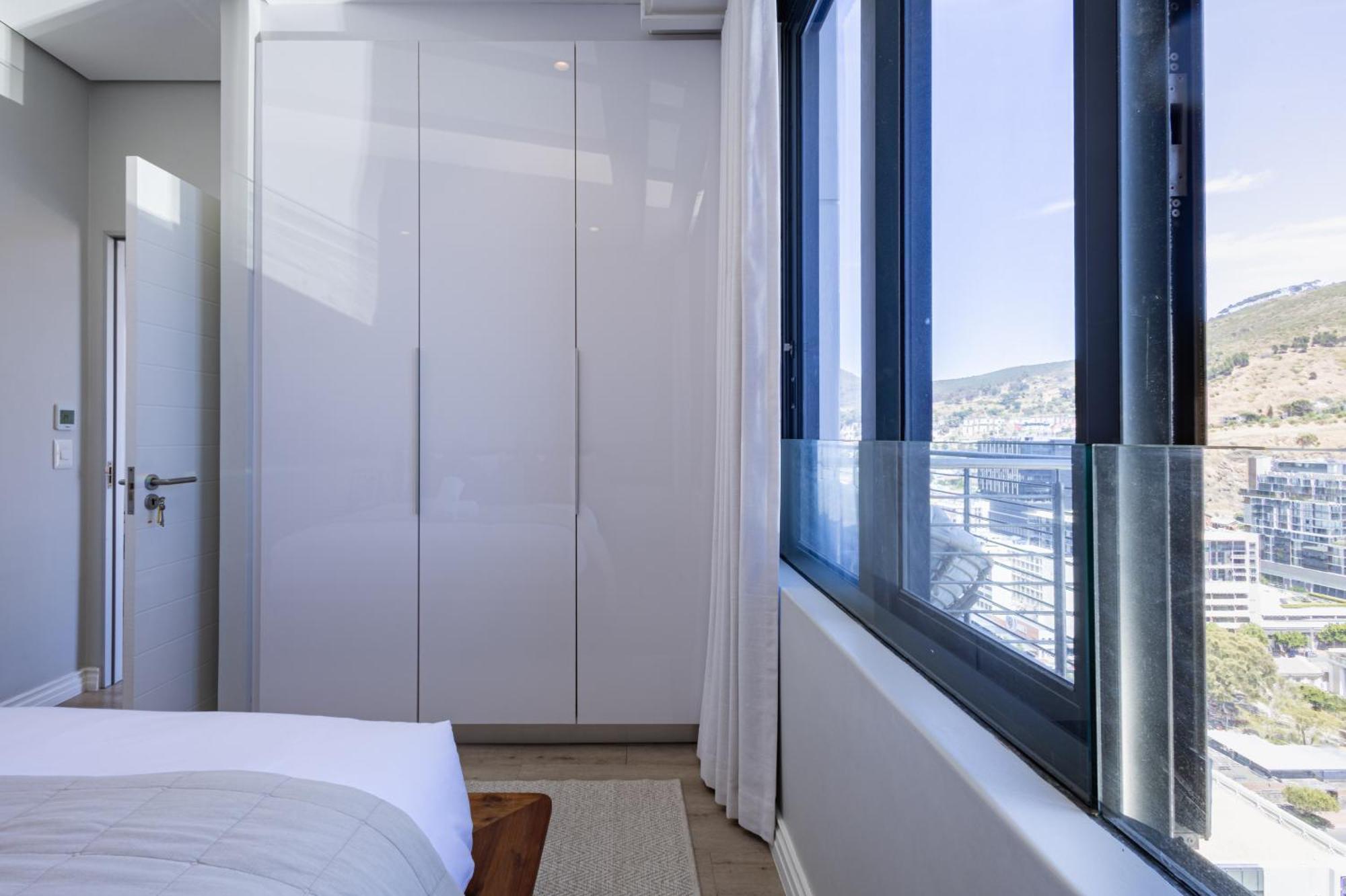 Apartment 26th Floor Exclusive Sky Overlooking The Ocean Cape Town