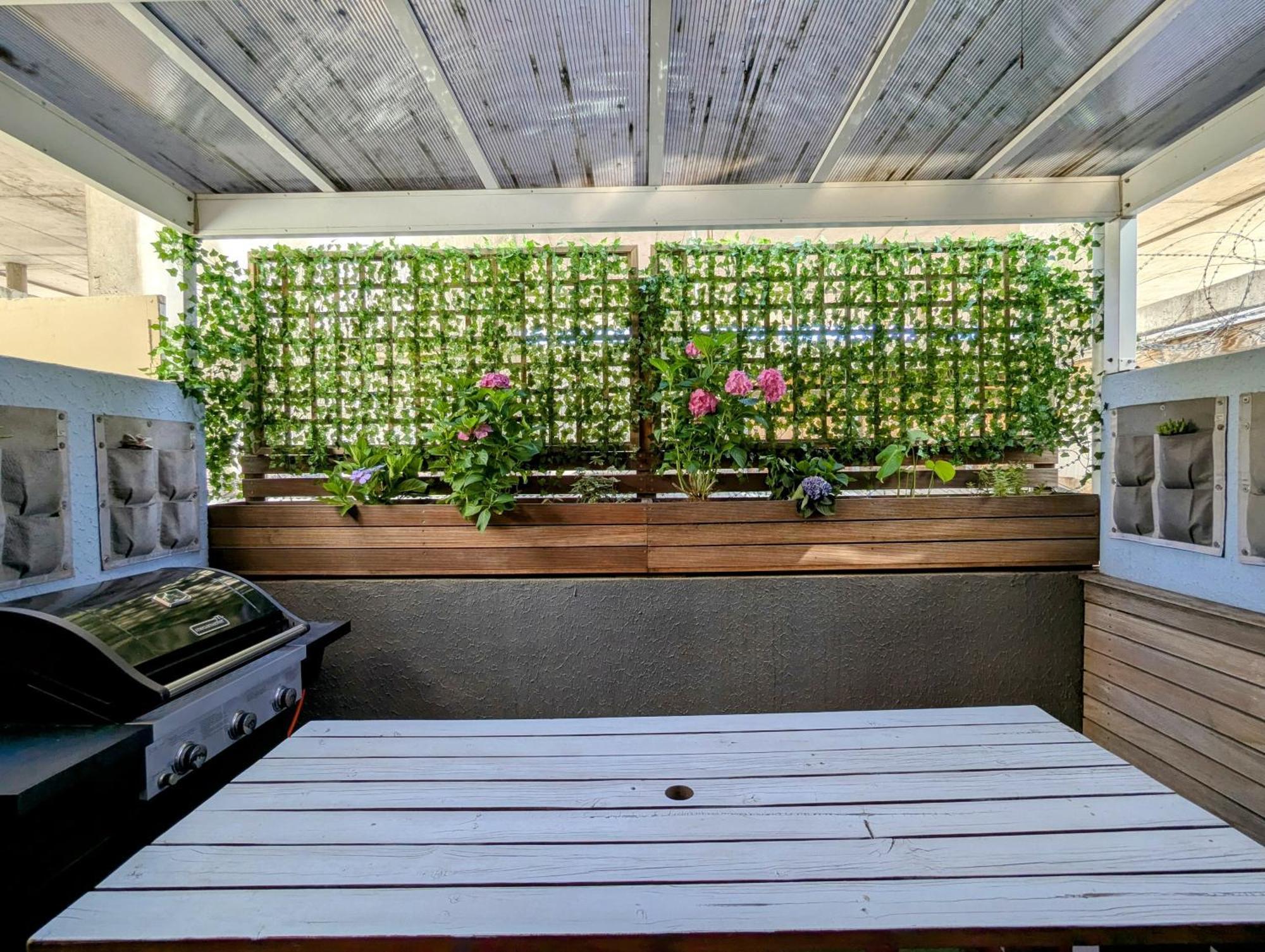 Apartment Urban With Lush Patio Braai & Rooftop Pool Cape Town
