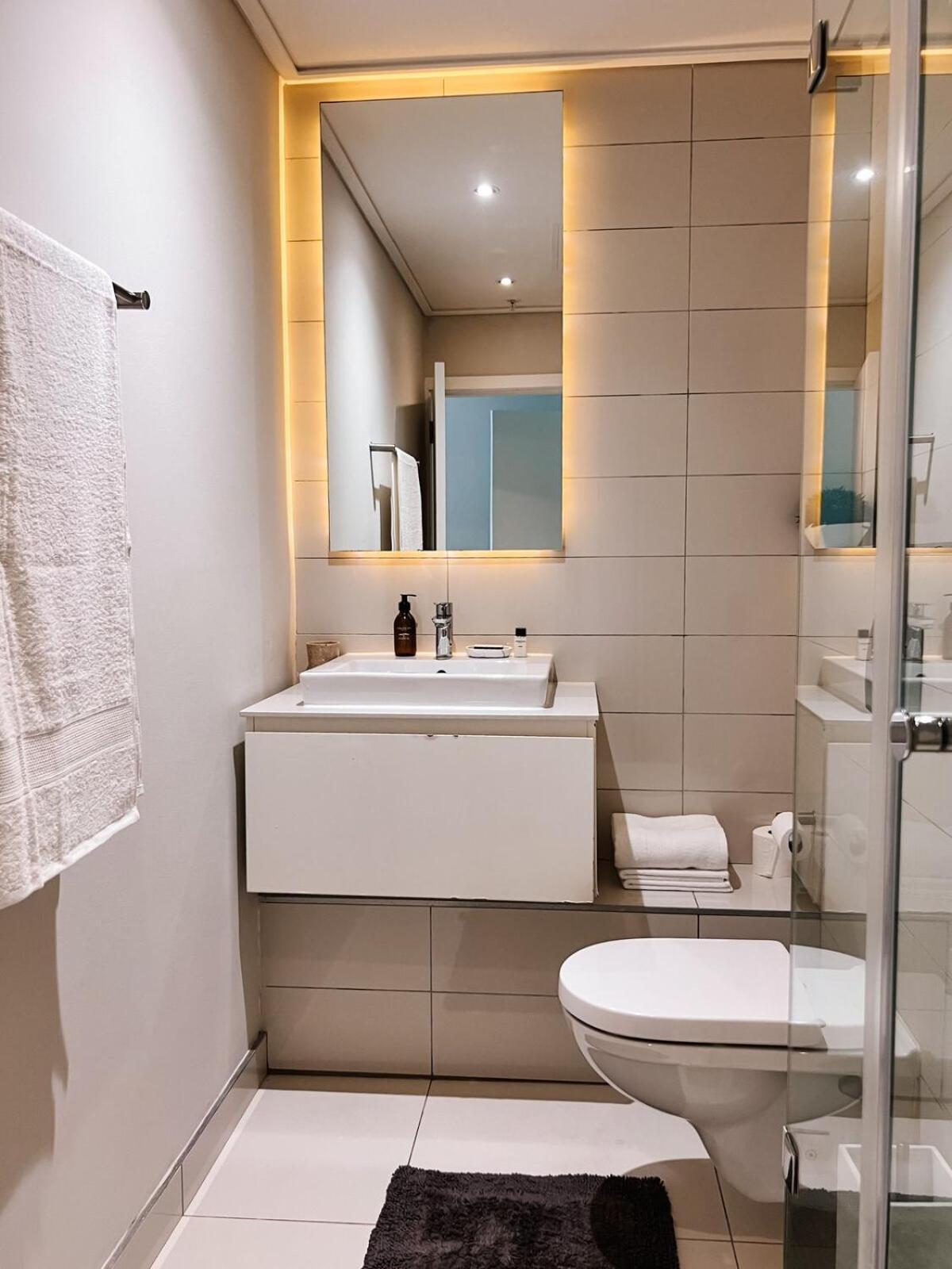 Stylish 2 Bedroom Table Mountain Views *