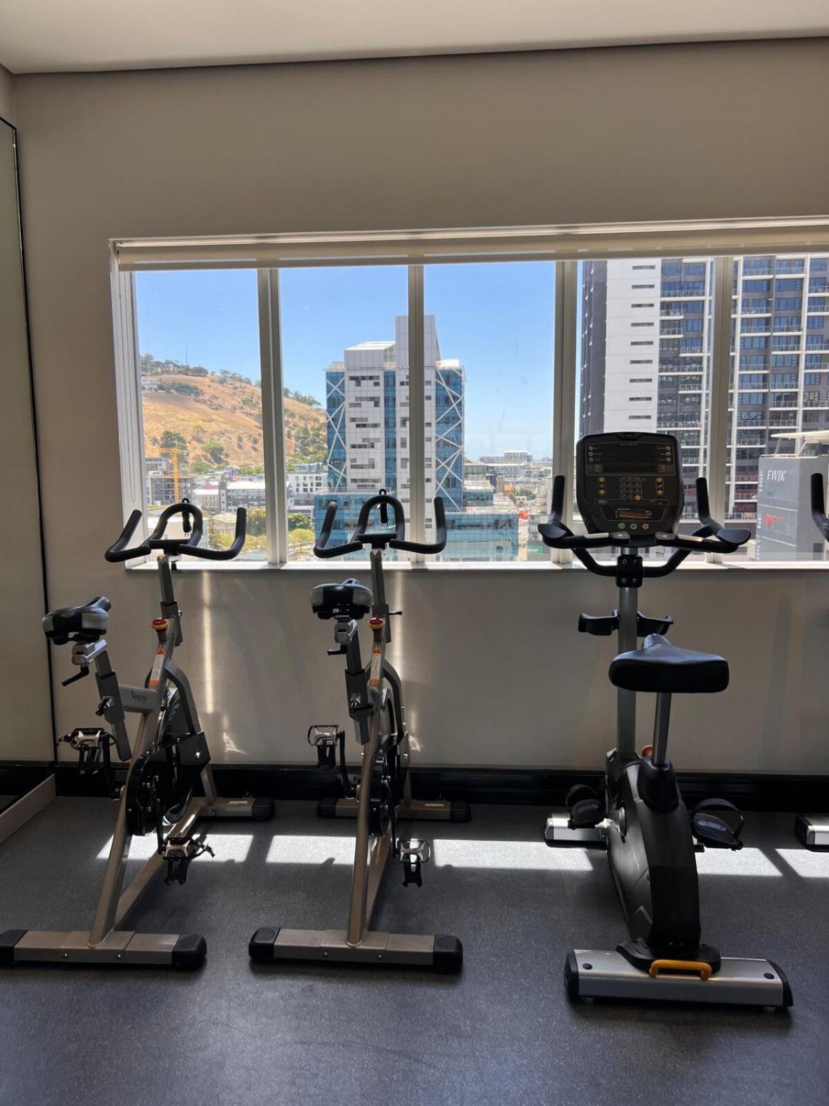 Stylish 2 Bedroom Table Mountain Views Apartment