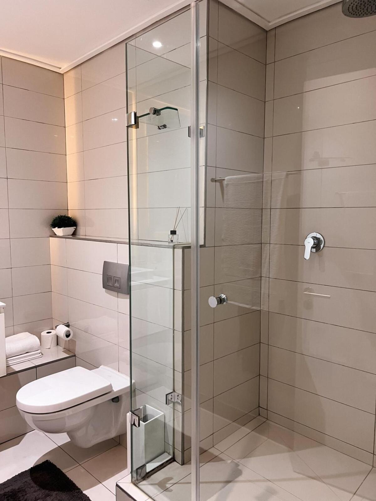 Apartment Stylish 2 Bedroom Table Mountain Views Cape Town