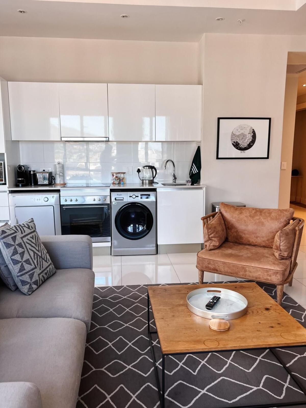 Stylish 2 Bedroom Table Mountain Views Apartment Cape Town